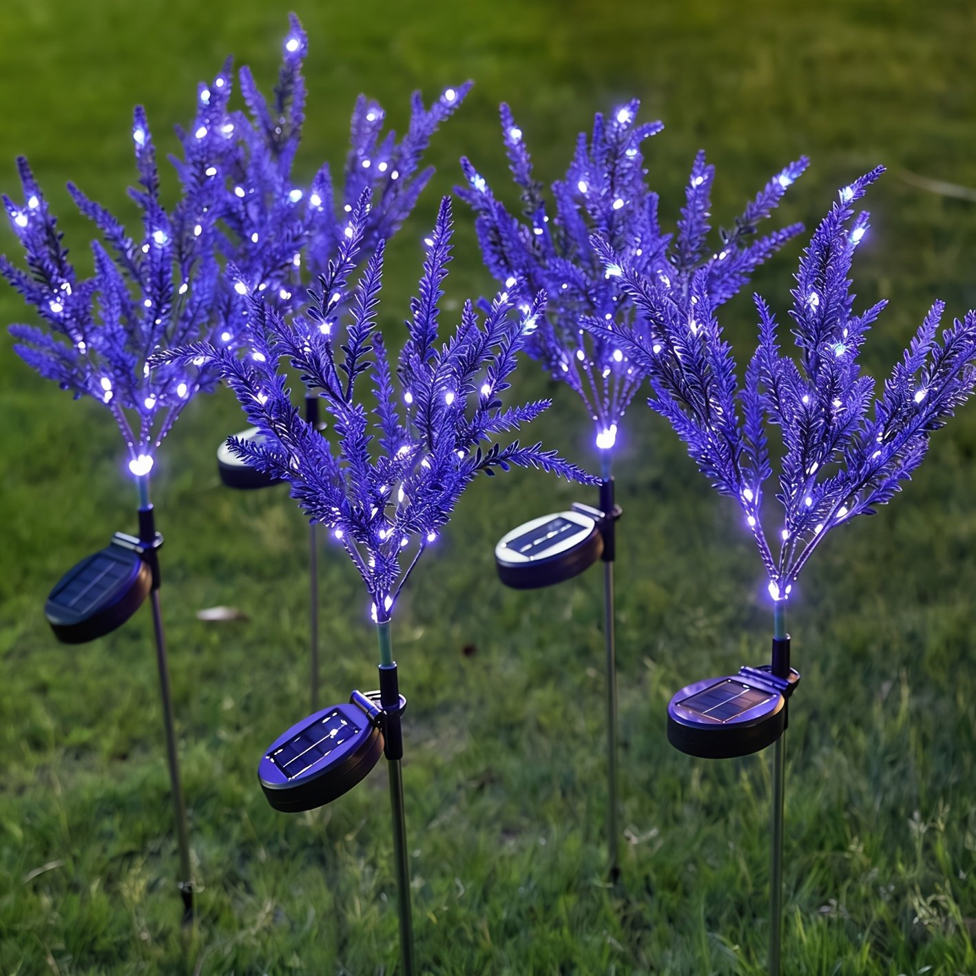 Un juego de luces LED solares de jardín con forma de lavanda, con 7 flores artificiales, diseñadas para decoración exterior. Ideal para senderos, céspedes y patios traseros – Equipadas con un interruptor automático para iluminación de paisaje