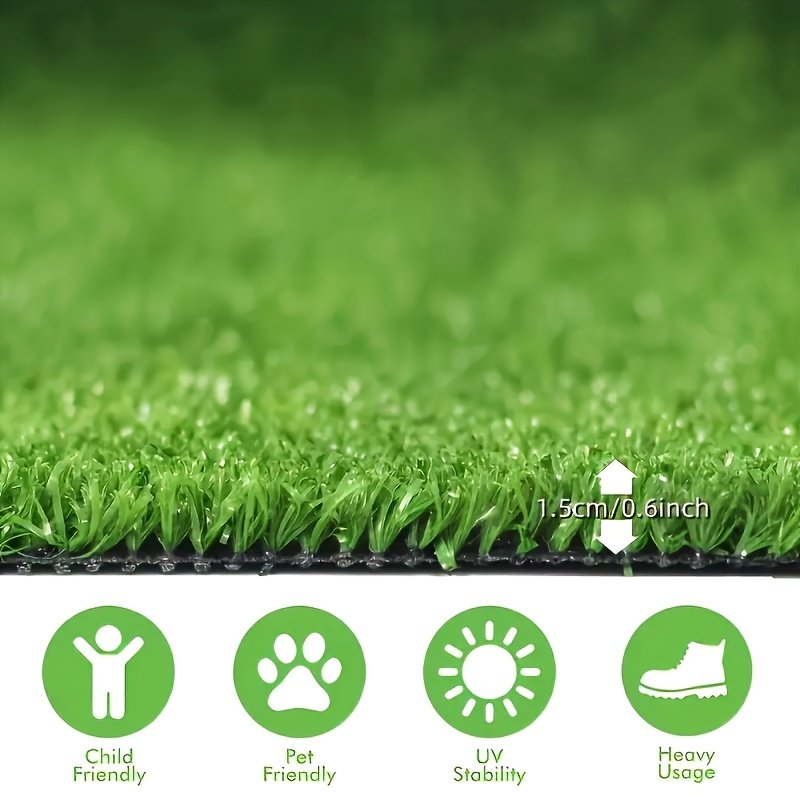 Dos rollos de césped artificial grande, altamente realista, resistente a los rayos UV y duradero, hecho de material plástico que permanece verde todo el año. Adecuado para jardines exteriores, terrazas, patios de villas y también se puede utilizar para ceremonias de graduación.