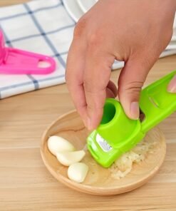 1pc Mini Molinillo de Ajo Creativo Prensa de Ajo Cocina Masa de Ajo Manual Masa de Ajo Gadgets de Cocina Verdes Herramientas para Picnic y Barbacoa al Aire Libre