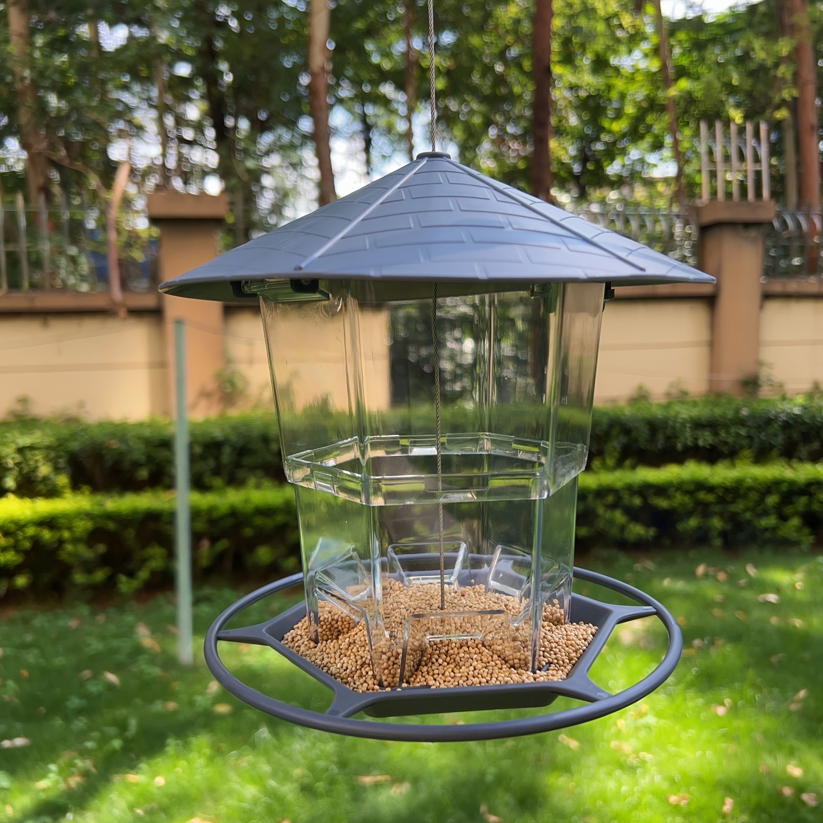Nombre: Comedero colgante minimalista para pájaros de jardín al aire libre, popular comedero automático para colibríes para aves silvestres