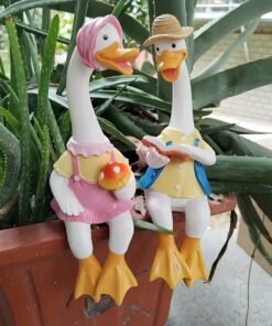 Un par de patos creativos y nuevos, ideales para jardines al aire libre, decoraciones de patio o como adornos para el salón y el escritorio de la oficina.