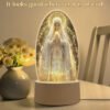 Una lámpara exquisita con una estatua, alimentada por USB, que proporciona una luz suave para la iluminación de la mesa - Perfecta para crear un ambiente acogedor en el dormitorio, sirviendo como luz nocturna decorativa y un regalo atento para entusiastas