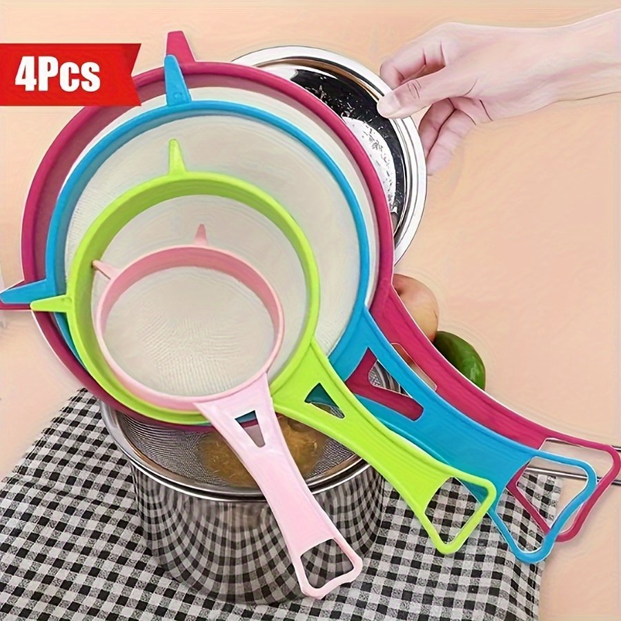 Juego de 4 coladores multifuncionales con asa - Filtro de cocina colorido, apto para té, zumo, leche de soja - Diseño duradero de plástico de grado alimenticio, asa ergonómica y malla fina - Utensilio de cocina que ahorra espacio, jarra filtradora de agua para encimera, infusor de té, diseño
