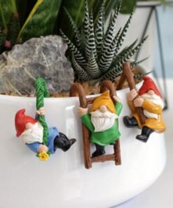 Alternative view of Juego de 3 duendes colgantes de resina