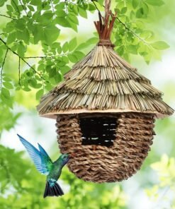 Alternative view of Una encantadora casa decorativa para colibríes, tejida a mano con