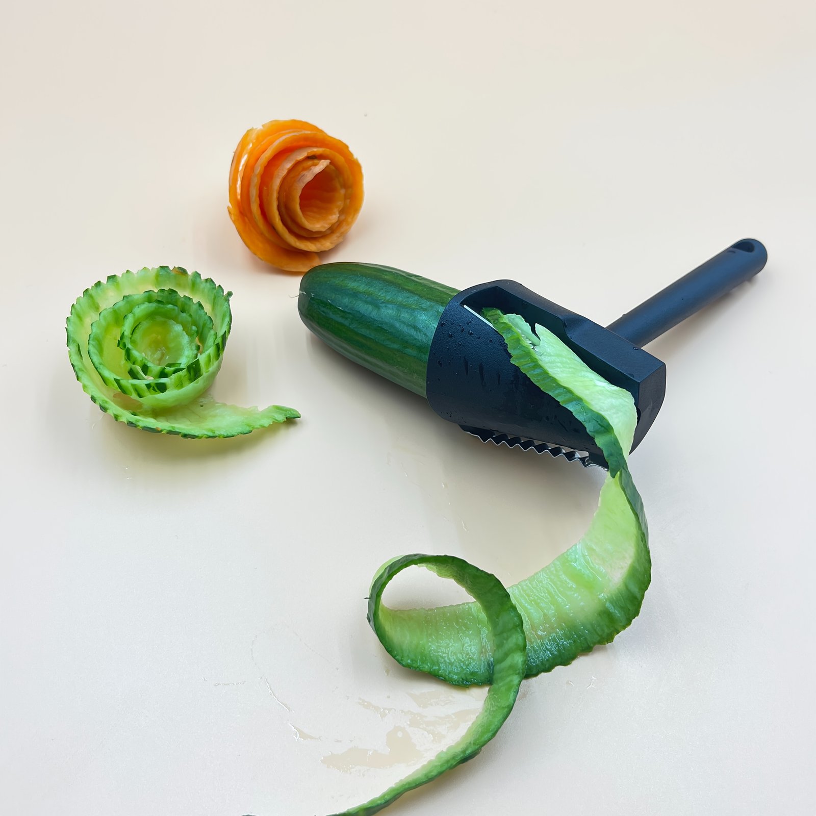 Con solo un suave rodillo, puedes crear flores de frutas. Esta - Imagen 3